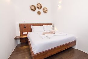 Santorini Luxury Suite w Rooftop Hottub Seaview