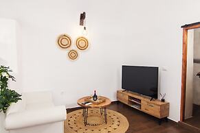 Santorini Luxury Suite w Rooftop Hottub Seaview