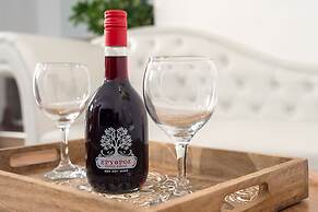 Santorini Luxury Suite w Rooftop Hottub Seaview