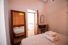 Santorini Luxury Suite w Rooftop Hottub Seaview