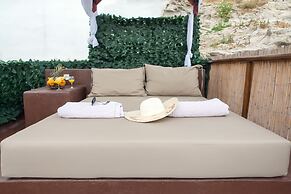 Santorini Luxury Suite w Rooftop Hottub Seaview