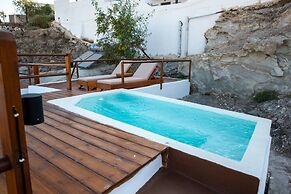 Santorini Luxury Suite w Rooftop Hottub Seaview
