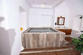 Santorini Luxury Suite w Rooftop Hottub Seaview