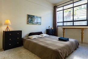 Acropolis Zen A Chic Home in the Center of It All