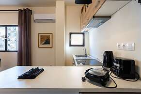 Acropolis Zen A Chic Home in the Center of It All