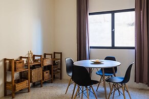 Acropolis Zen A Chic Home in the Center of It All