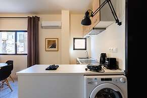 Acropolis Zen A Chic Home in the Center of It All