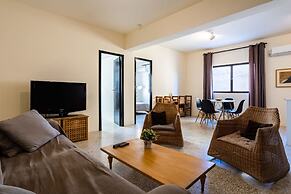 Acropolis Zen A Chic Home in the Center of It All