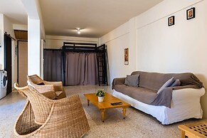 Acropolis Zen A Chic Home in the Center of It All