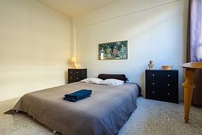 Acropolis Zen A Chic Home in the Center of It All