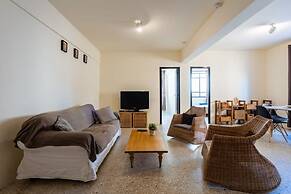 Acropolis Zen A Chic Home in the Center of It All