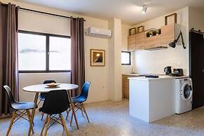 Acropolis Zen A Chic Home in the Center of It All