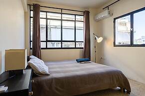 Acropolis Zen A Chic Home in the Center of It All