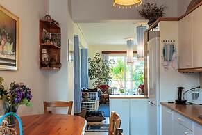 Bright Comfy Flat Near the Beach the City Center