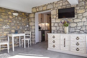 Coastal Stone Hideaway With Stunning Scenery