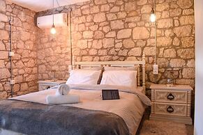 Coastal Stone Hideaway With Stunning Scenery