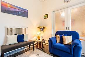 Seaside Family Haven - Avia s Spacious Getaway