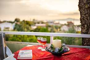 Seaside Family Haven - Avia s Spacious Getaway