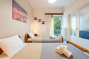 Seaside Family Haven - Avia s Spacious Getaway