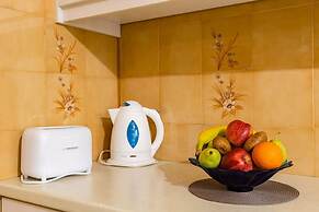 Seaside Family Haven - Avia s Spacious Getaway