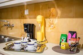 Seaside Family Haven - Avia s Spacious Getaway