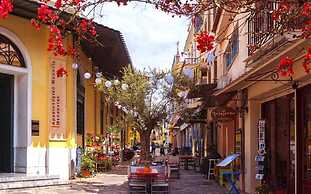 Seaside Family Haven - Avia s Spacious Getaway