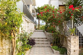 Seaside Family Haven - Avia s Spacious Getaway