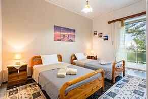 Seaside Family Haven - Avia s Spacious Getaway