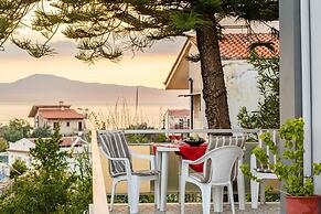 Seaside Family Haven - Avia s Spacious Getaway