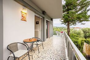 Seaside Family Haven - Avia s Spacious Getaway