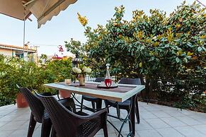 Stylish Seaside Home - Fully Equipped big Terrace