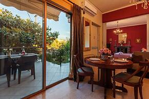 Stylish Seaside Home - Fully Equipped big Terrace