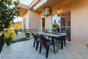 Stylish Seaside Home - Fully Equipped big Terrace