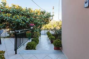 Stylish Seaside Home - Fully Equipped big Terrace