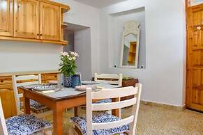 Coastal Stone Residence With Spectacular Scenery