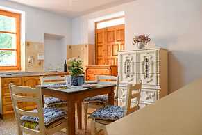 Coastal Stone Residence With Spectacular Scenery