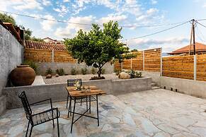 Valira Cozy Maisonette - Relaxing Vibes Getaway