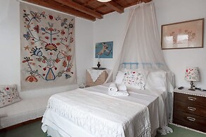 Cretan Magnolia Gem - Smari Cozy Getaway