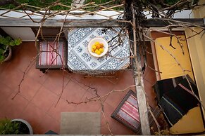 Cretan Magnolia Gem - Smari Cozy Getaway