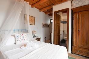 Cretan Magnolia Gem - Smari Cozy Getaway