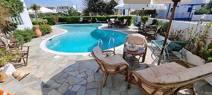 Skyros Luxury Poolside Getaway