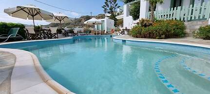 Skyros Luxury Poolside Getaway