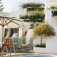 Skyros Luxury Poolside Getaway
