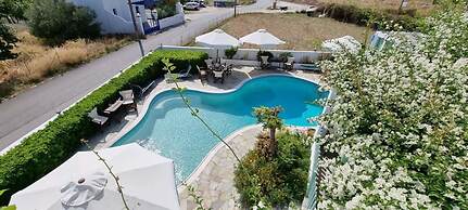 Skyros Luxury Poolside Getaway