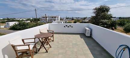 Skyros Luxury Poolside Getaway