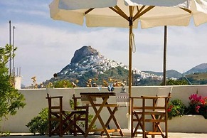 Skyros Luxury Poolside Getaway
