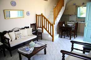 Skyros Luxury Poolside Getaway