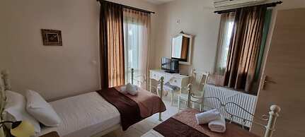 Skyros Luxury Poolside Getaway