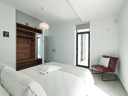 Cream Cozy Getaway - 3 Pearls Pool Retreat