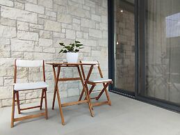 Cream Cozy Getaway - 3 Pearls Pool Retreat